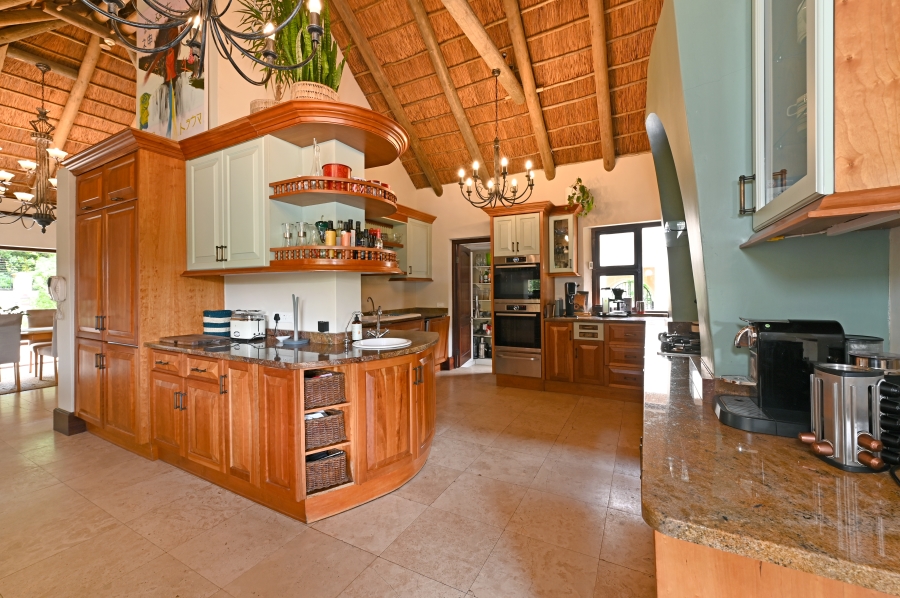 To Let 6 Bedroom Property for Rent in Constantia Western Cape